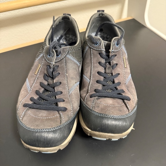 Men’s/boys shoes waterproof - Picture 2 of 6